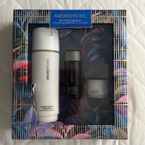 AmorePacific Gift Set - Brand New
